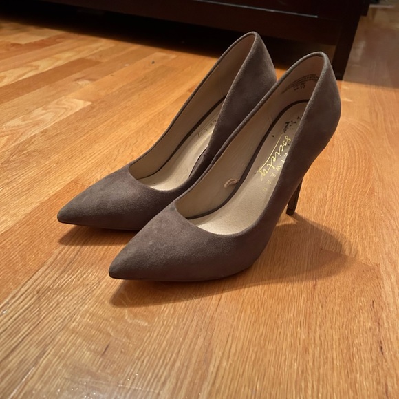 Green heels - Picture 2 of 2